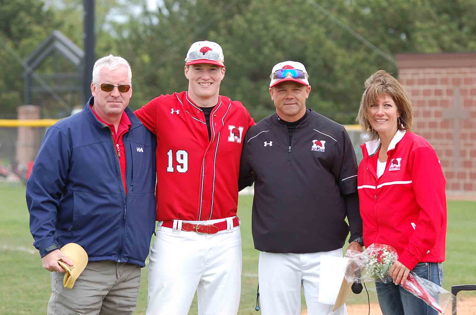 2016-baseball-senior-day-18